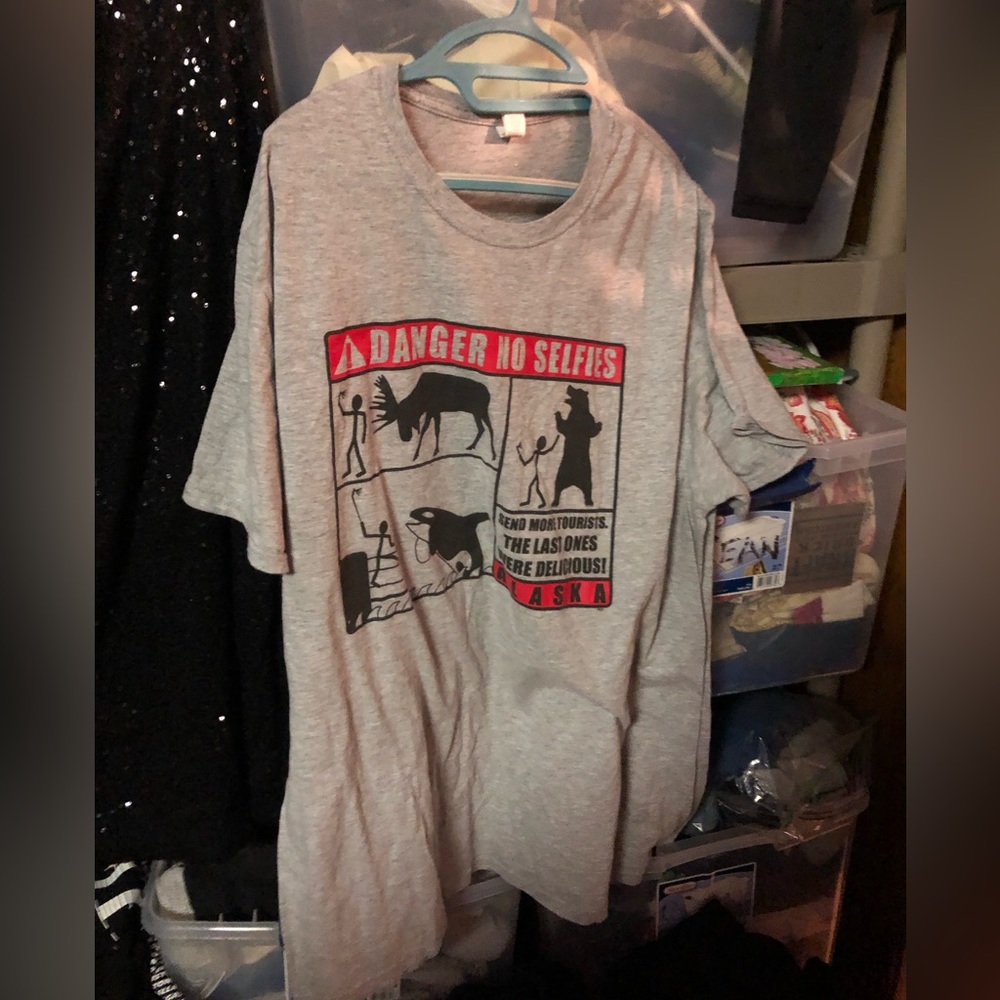 Alaska Humorous Selfie Tourist Tee- 729 $20 or $15 w/offer *tee deal